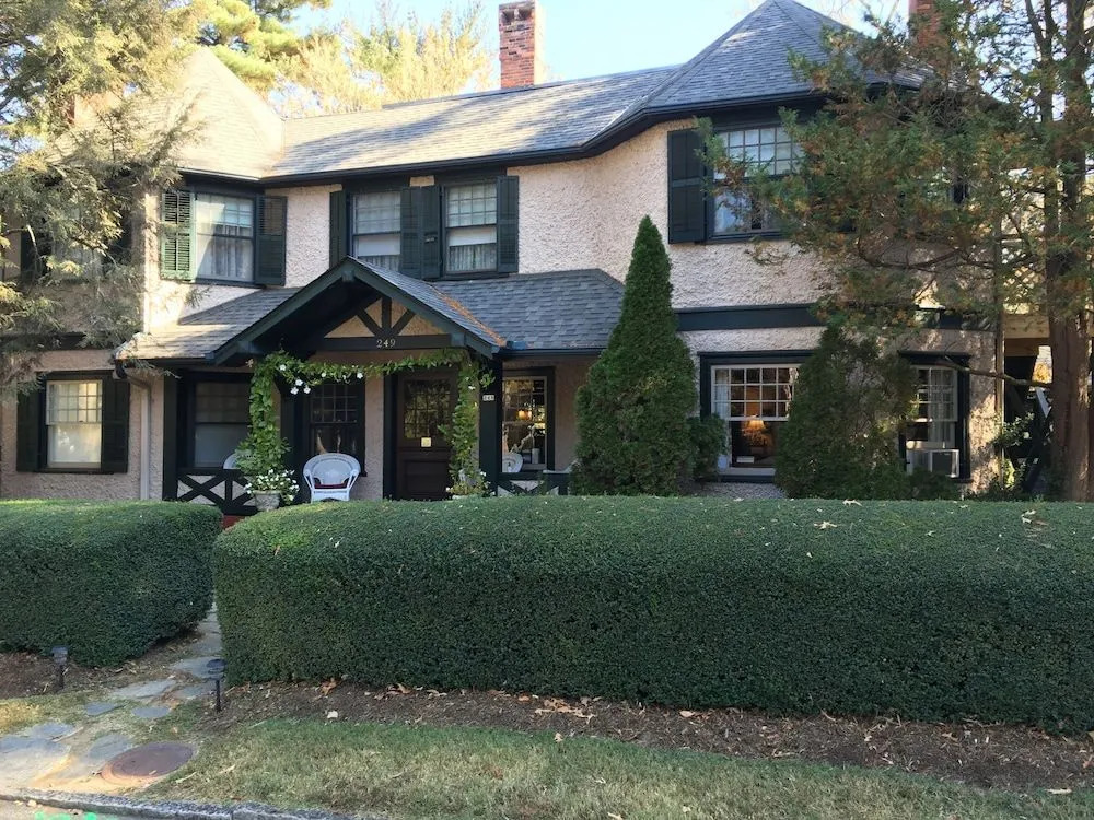 Pinecrest Bed & Breakfast