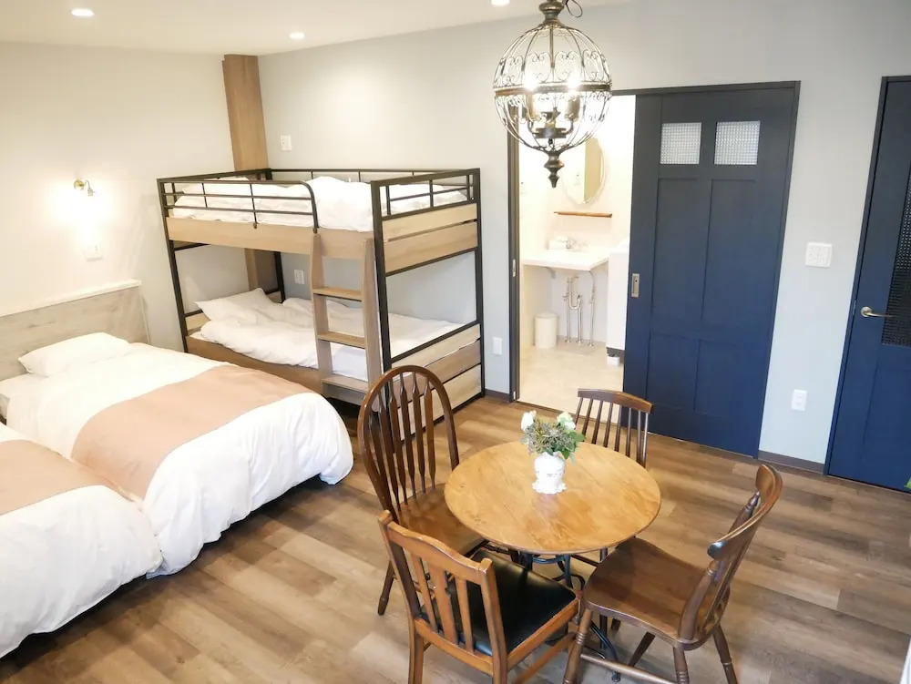 7 Rooms Hotel & Cafe - ディズニーと空港までバス1本 - 全室キッチン付き