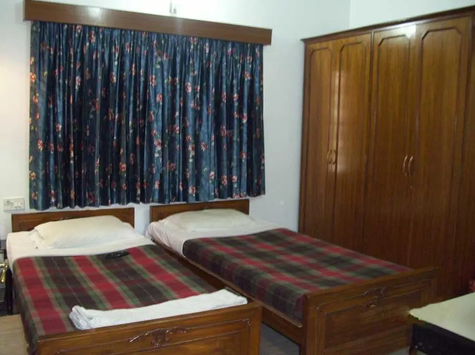 Rupkatha Guest House, AE-240 Sector 1