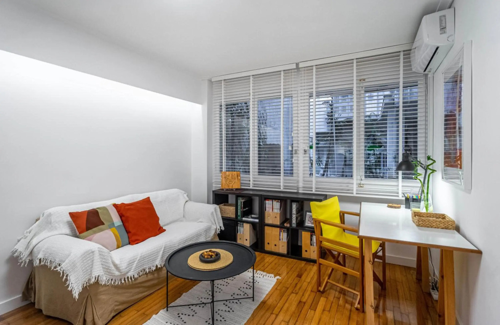 Lovely studio in Likavitos Hill