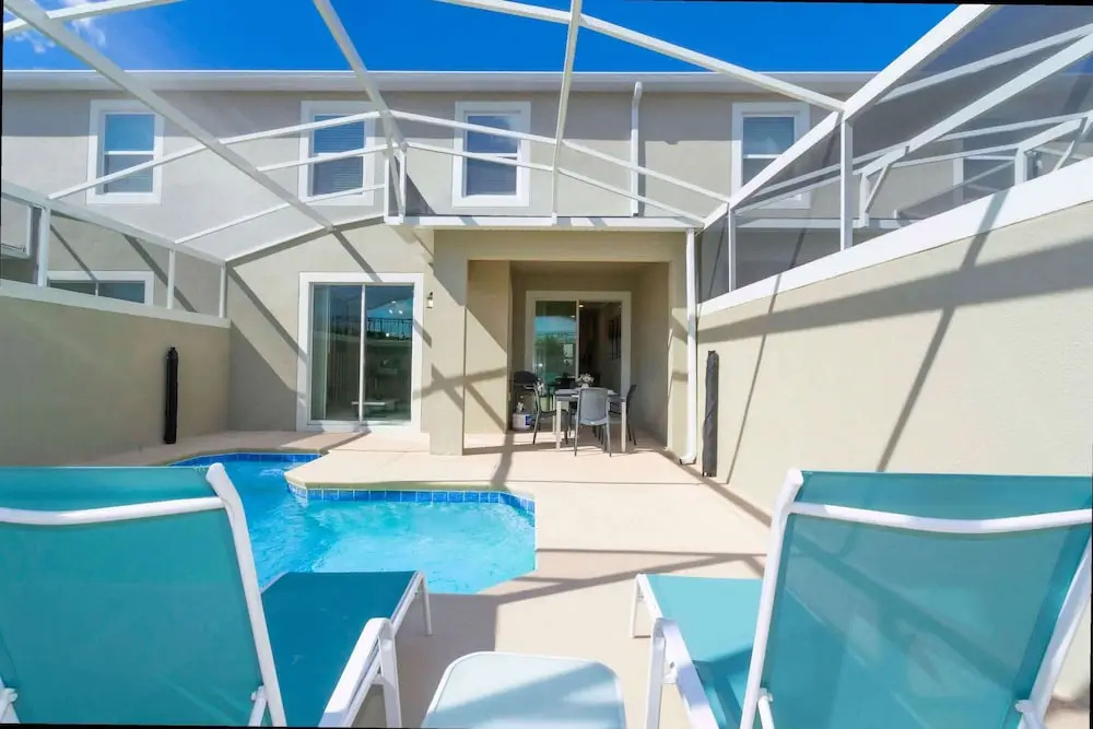 Stylish 4Bd w Lake View Pool Kids Themed Room