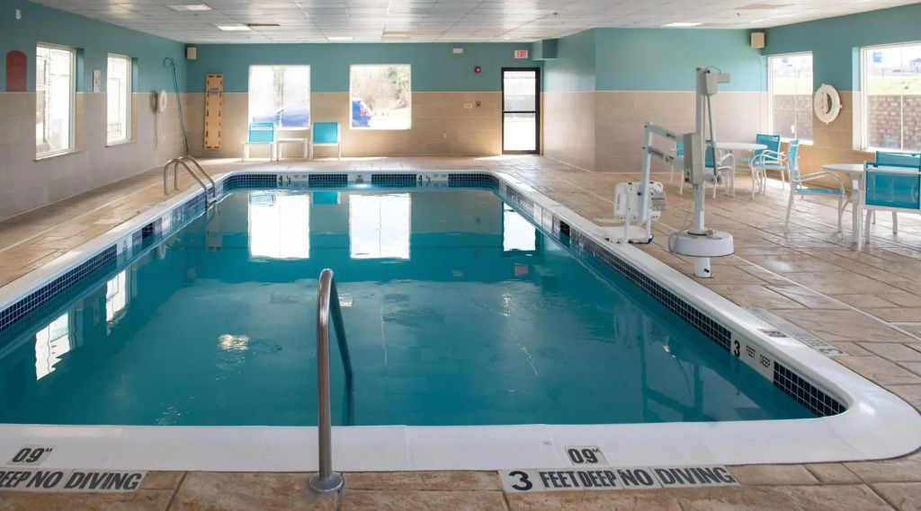 Holiday Inn Express & Suites Chester-Monroe-Goshen