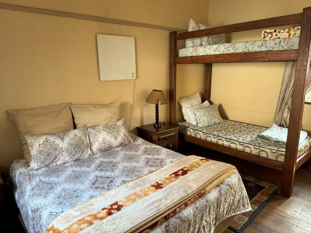 "room in B&B - Adnaan's Secret Garden: Queen Ensuite"