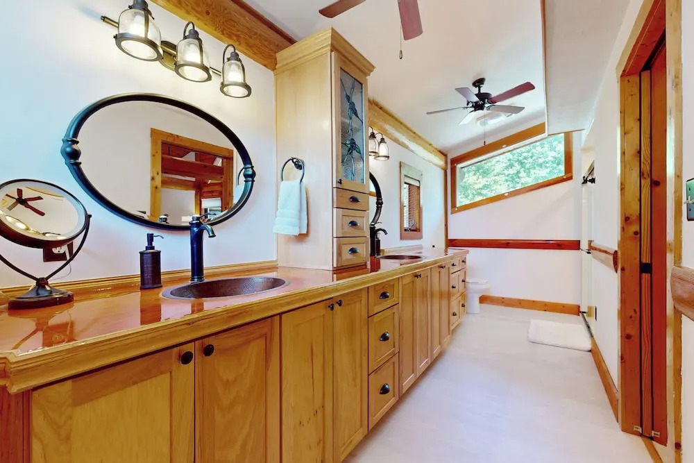 Hot Tub + Dock! Waterfront Norris Lake Log Home