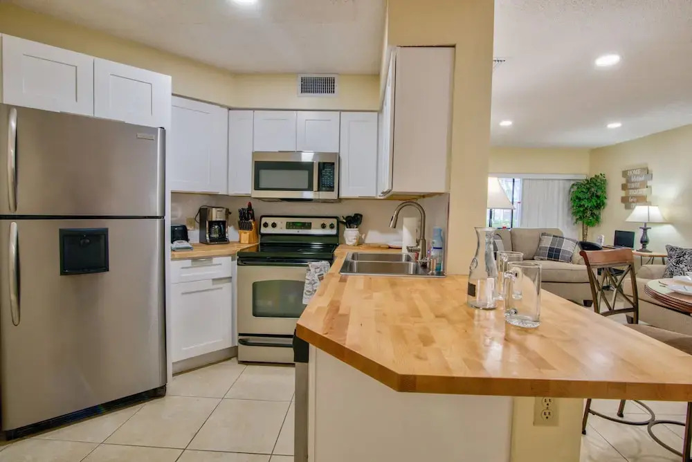3608 Apartment with 3 swimming pools , Near Disney world.