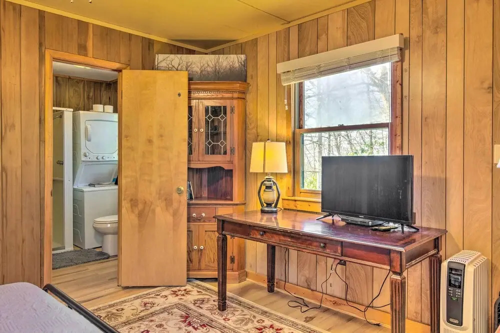 8 Acres + Hiking Trails: Little Switzerland Escape