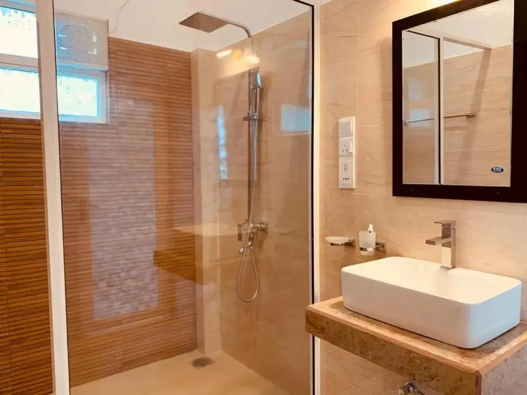 Elegant Lake Yala Safari House