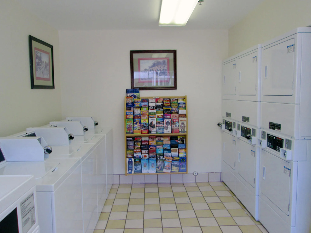 HomeTowne Studios by Red Roof Dallas - North Addison - Tollway