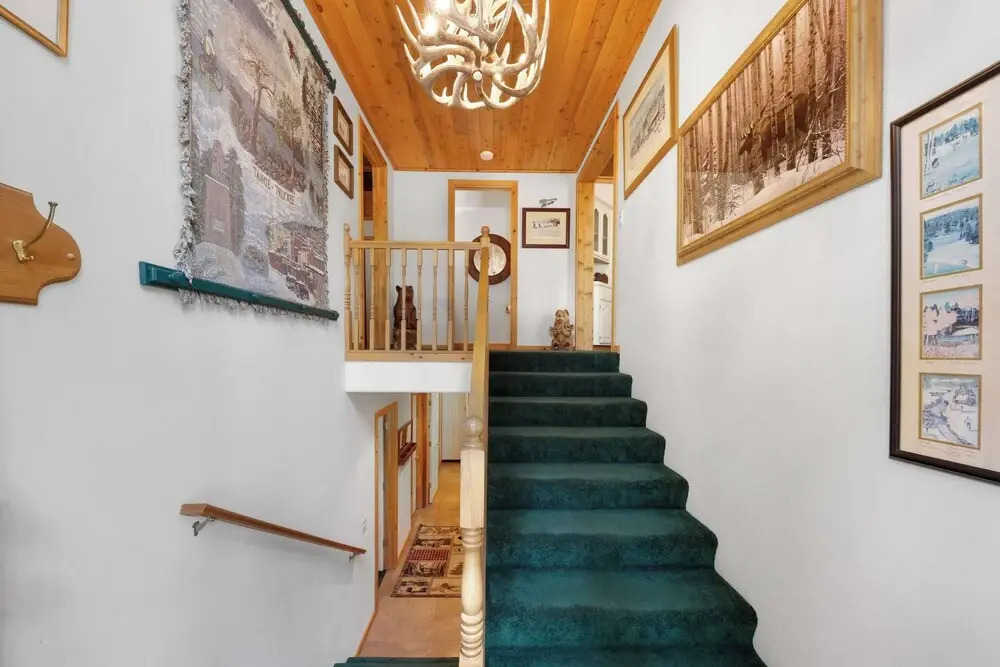Paradise Pines 3BR Secluded Cabin Minutes in Tahoe Donner!