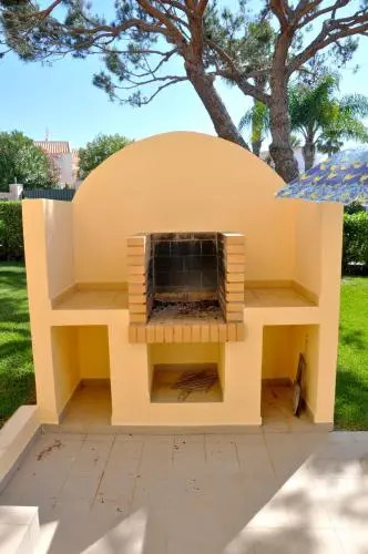 Exclusive Retreat in Vilamoura, Private Pool, Off-street Parking, Free AC & Wifi