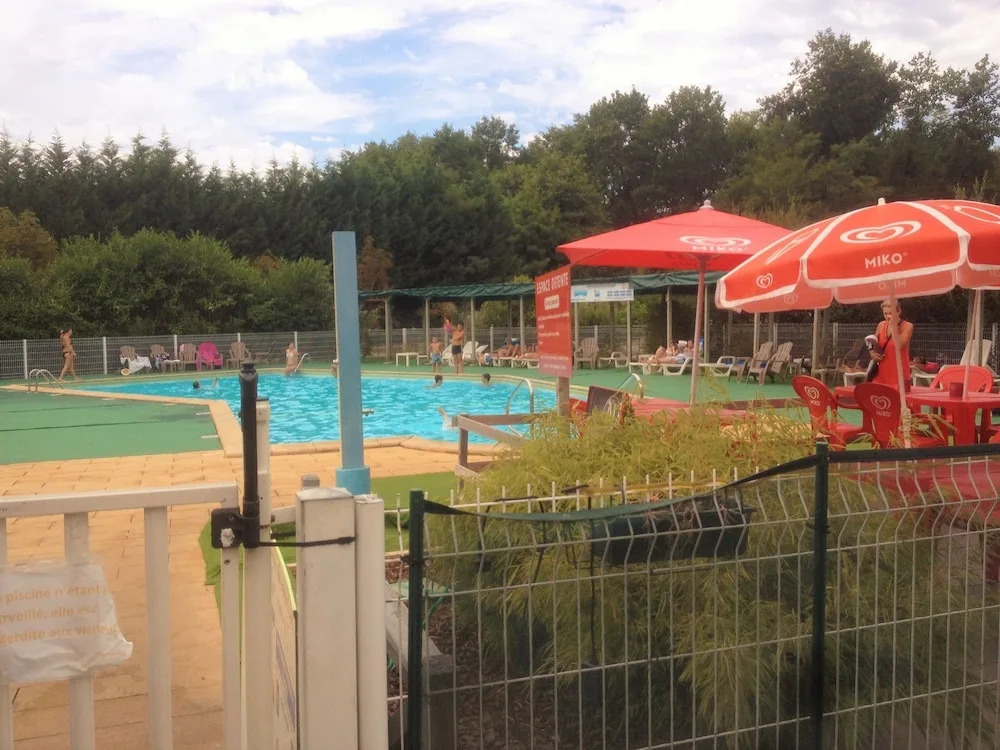 Bungalow With 2 Bedrooms in Saint-paul-lès-dax, With Pool Access and F