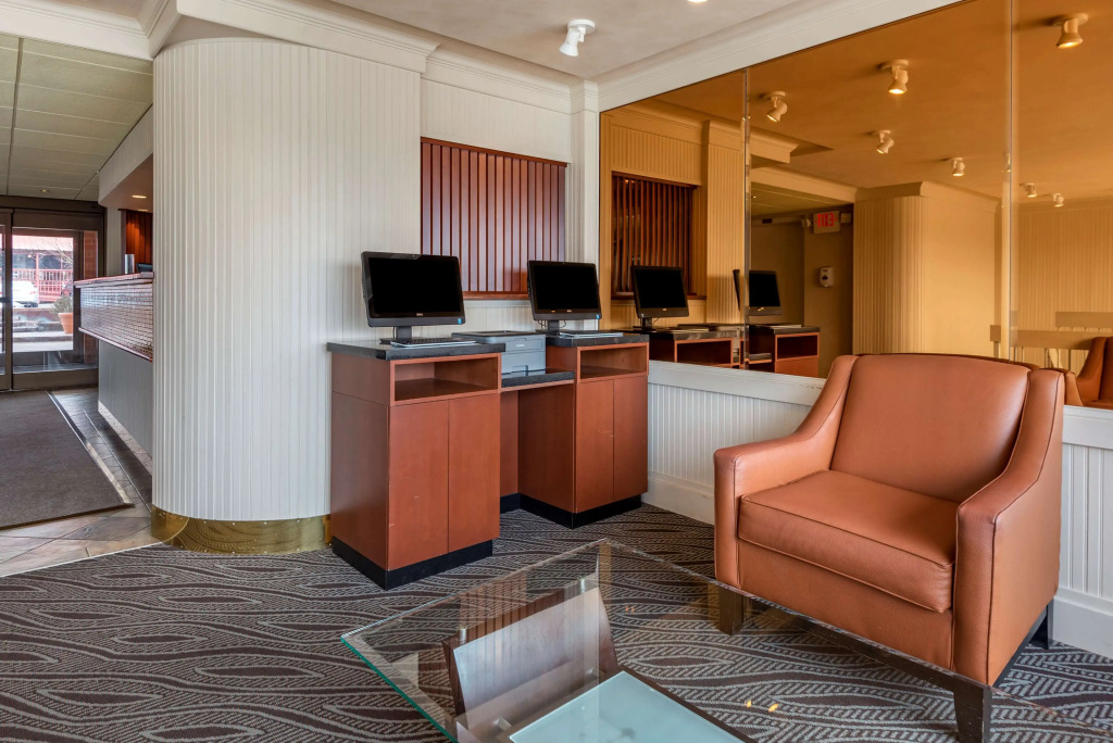 Best Western Plus Oswego Hotel and Conference Center