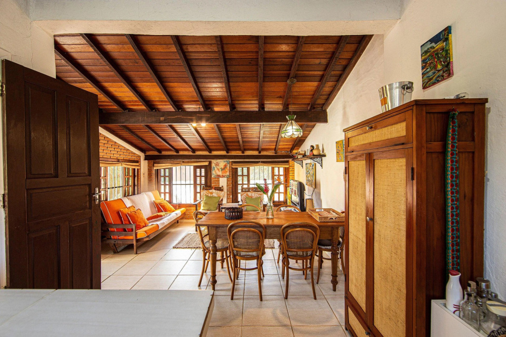 Casa Com Piscina A 100 M. De Camburizinho