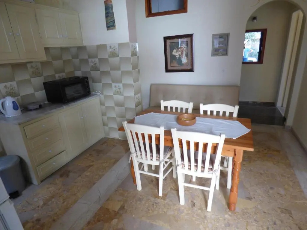 Ipsos Marias Apartments