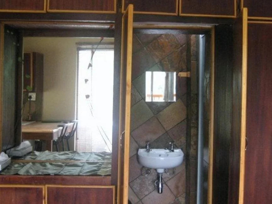 Emahlathini Guest Farm