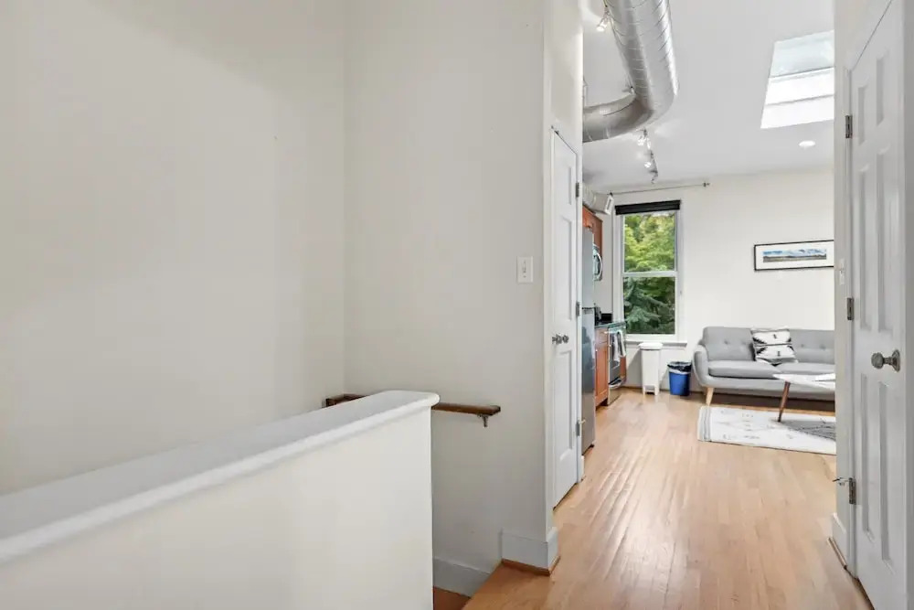 Logan Circle Carriage House 1b-1b Central Bright