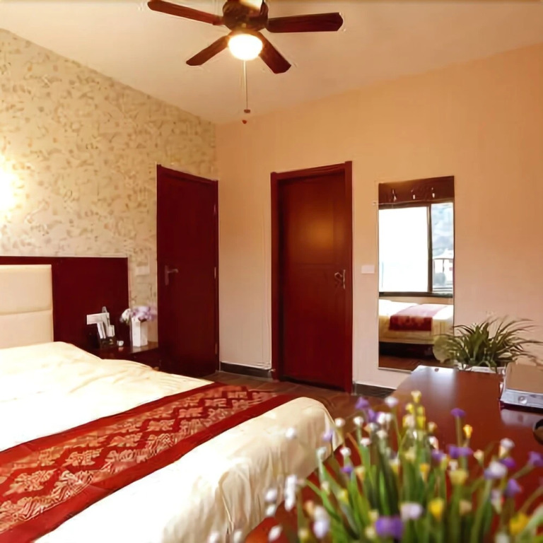 Longjun Jiayuan Hotel