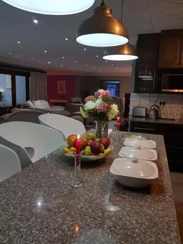 Dinaledi House