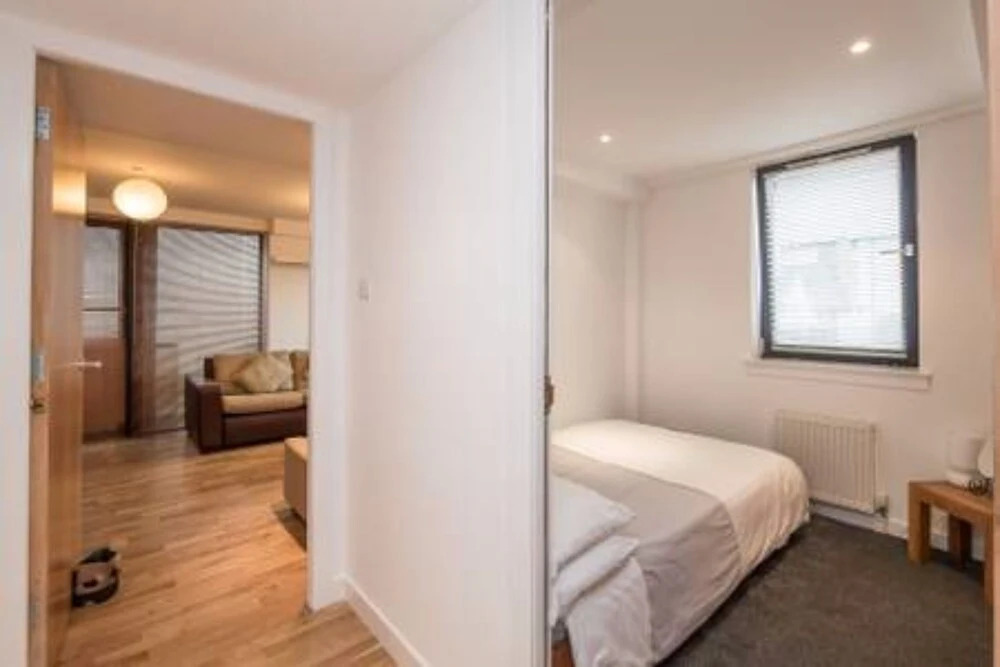2 Bedroom Apartment Off Royal Mile