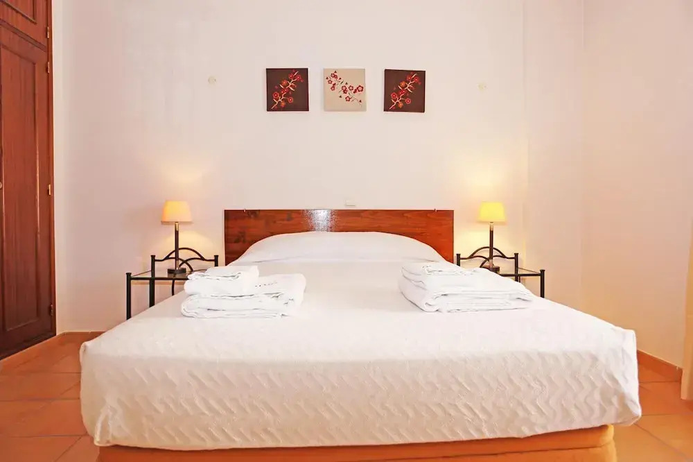 EE 01 - Bedroom 1 in Rossio Entrance Guesthouse