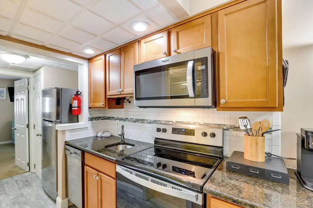 Wildwood Condo w/ Community Pool: Walk to Beach!