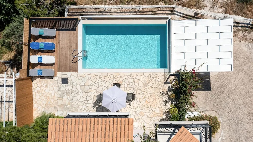 Coastal Paradise Found - Komis Private Pool Retreat