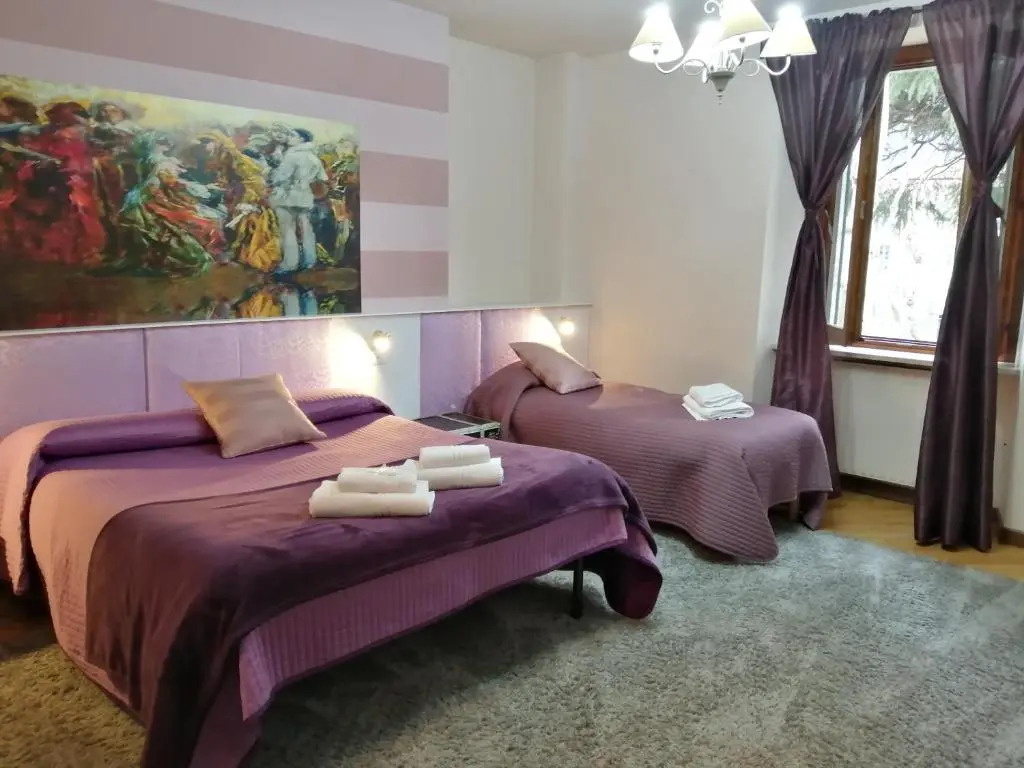 Gira Guest House