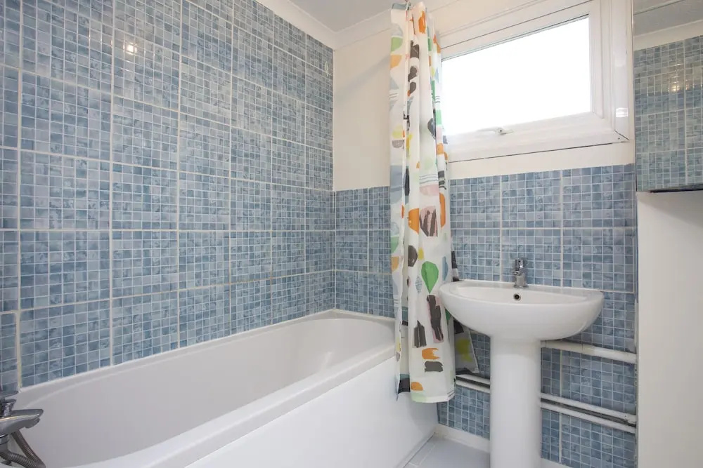 Sleek 2BD House with Garden Heart of Guildford