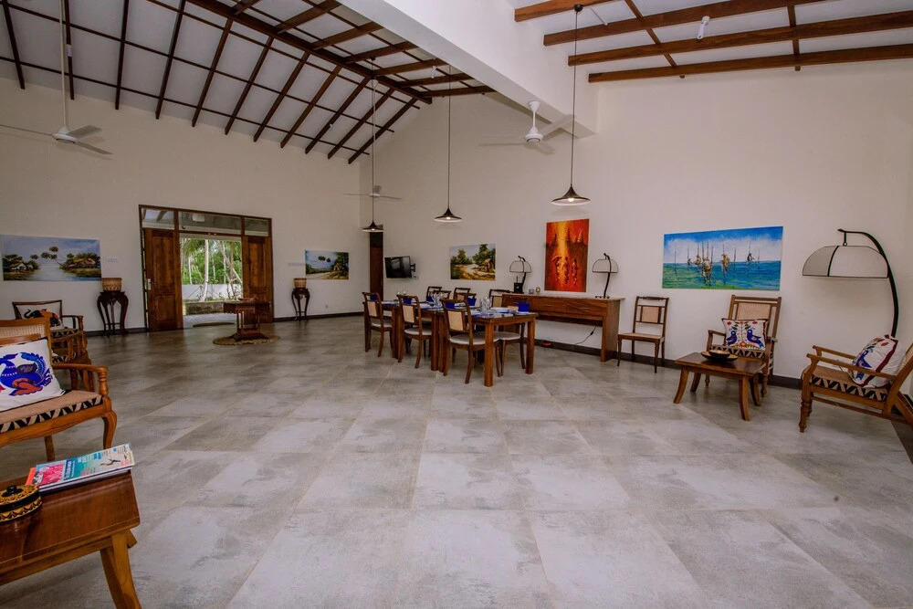 Arhimser Villa-superb 4 bedroom beachfront BB for 8 Ranna, Tangalle, pick up, serviced, taxes included