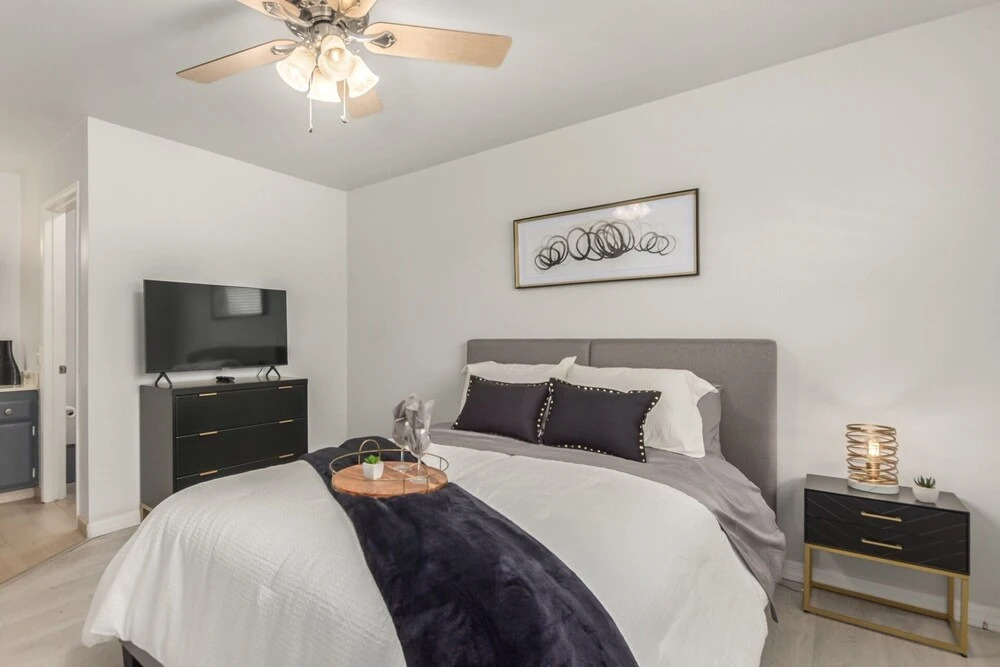 Thomas N6 Phoenix 2 Bedroom Condo by Redawning