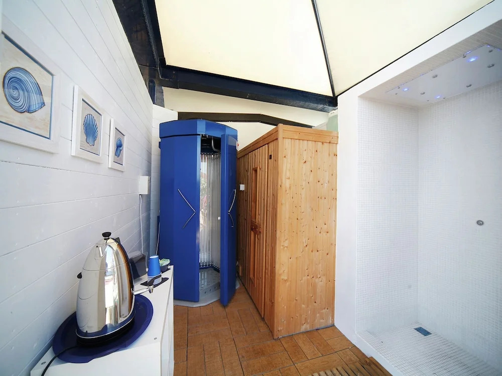 Luxurious Residential Holiday Home in Pedestrial Zone, Italy