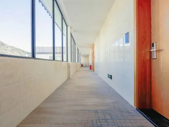 Lihu Residence Resort (Lijiang Tianrui Howard Johnson Resort Huama Street)