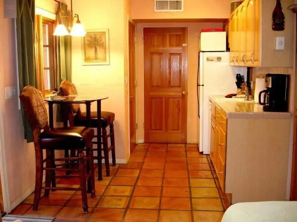 Coyote Inn - 21 and Over - A Town & Desert Boutique Hotel
