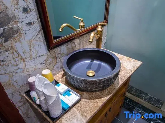 Jiangnan Deyuelou Hotel
