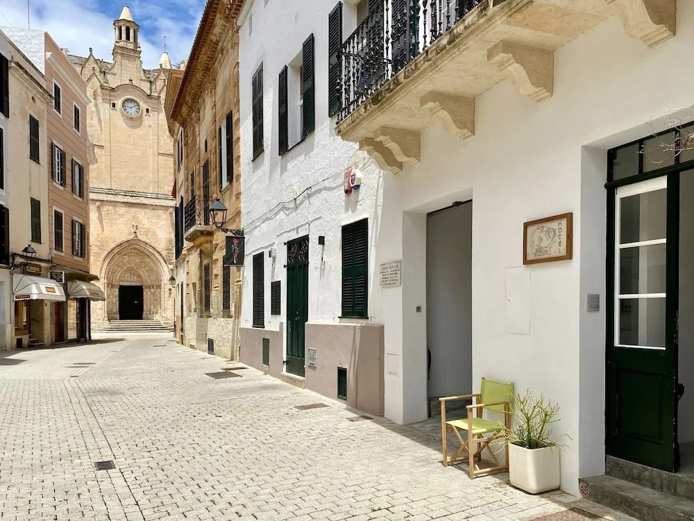 Fragile Boutique Hotel