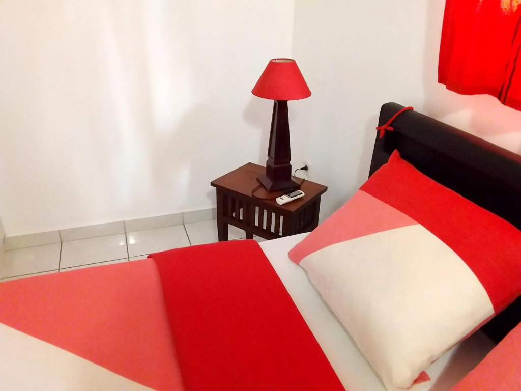 Maison d'une chambre avec piscine partagee jardin clos et wifi a Le Moule