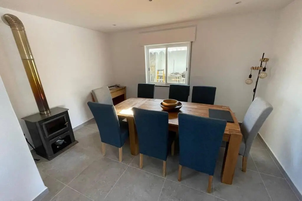 Spacious Villa. Large Rooftop. 4 Bedroom Sleeps 8