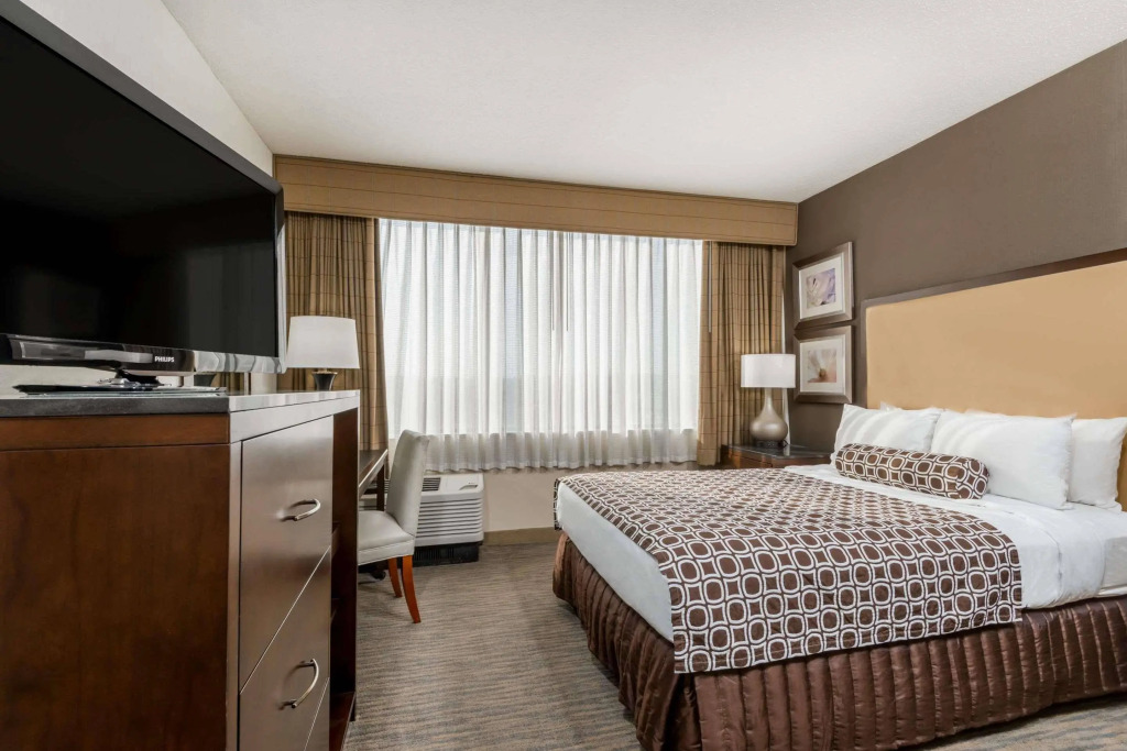 Delta Hotels by Marriott Cincinnati Sharonville