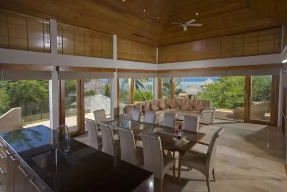 5 Bedroom Beachfront Villa - Chef Maid Nanny