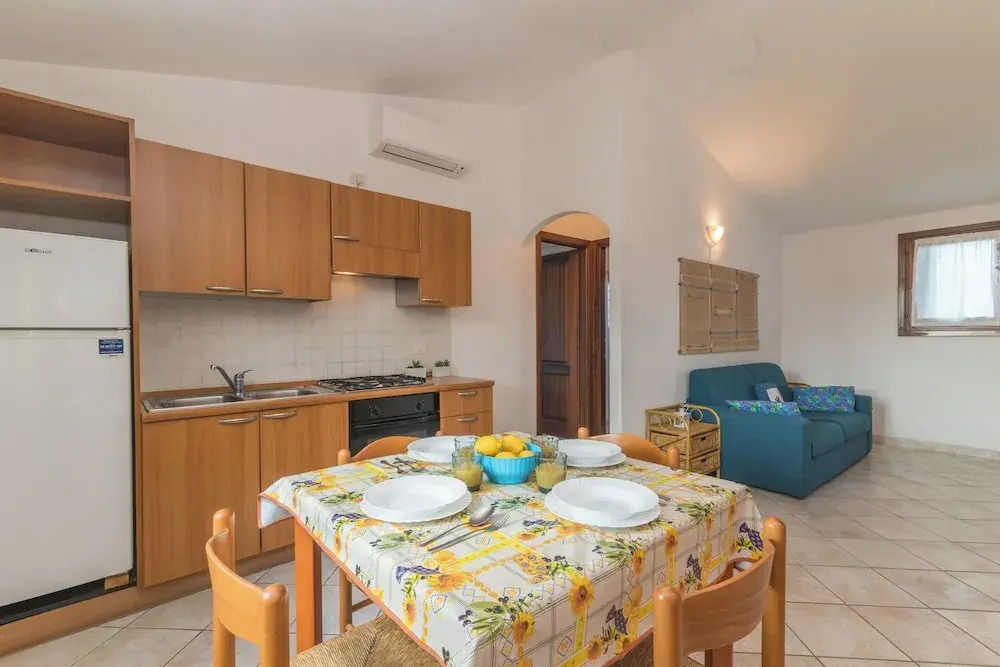 Il Glicine 1.5 Km From The Beach