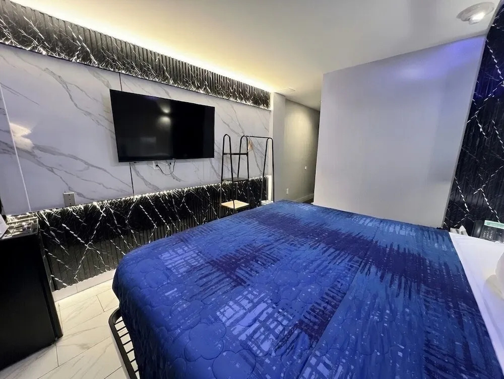 Umbrella Hotel Brooklyn - Newly Renovated