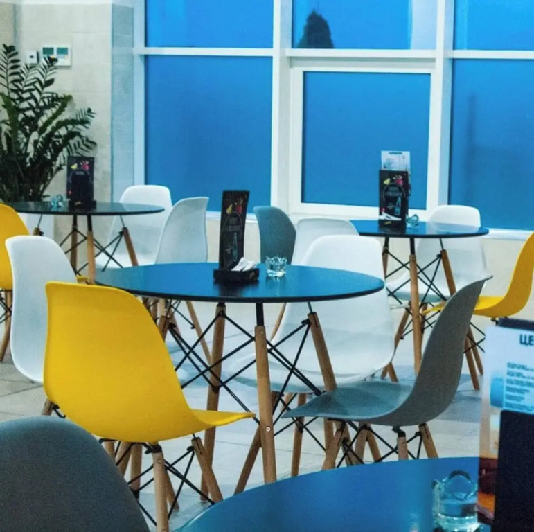 19th Floor Luxury Condo With Pool, spa & Parking