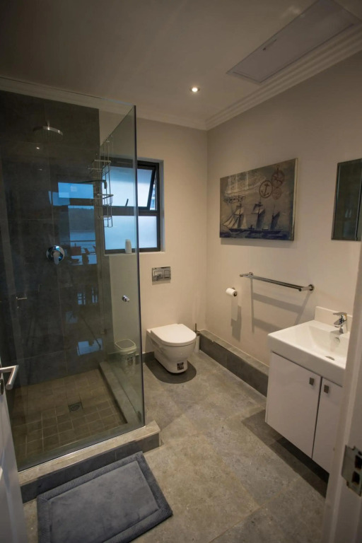 uSHAKA WATERFRONT - PENTHOUSE PLUSH PERFECTION
