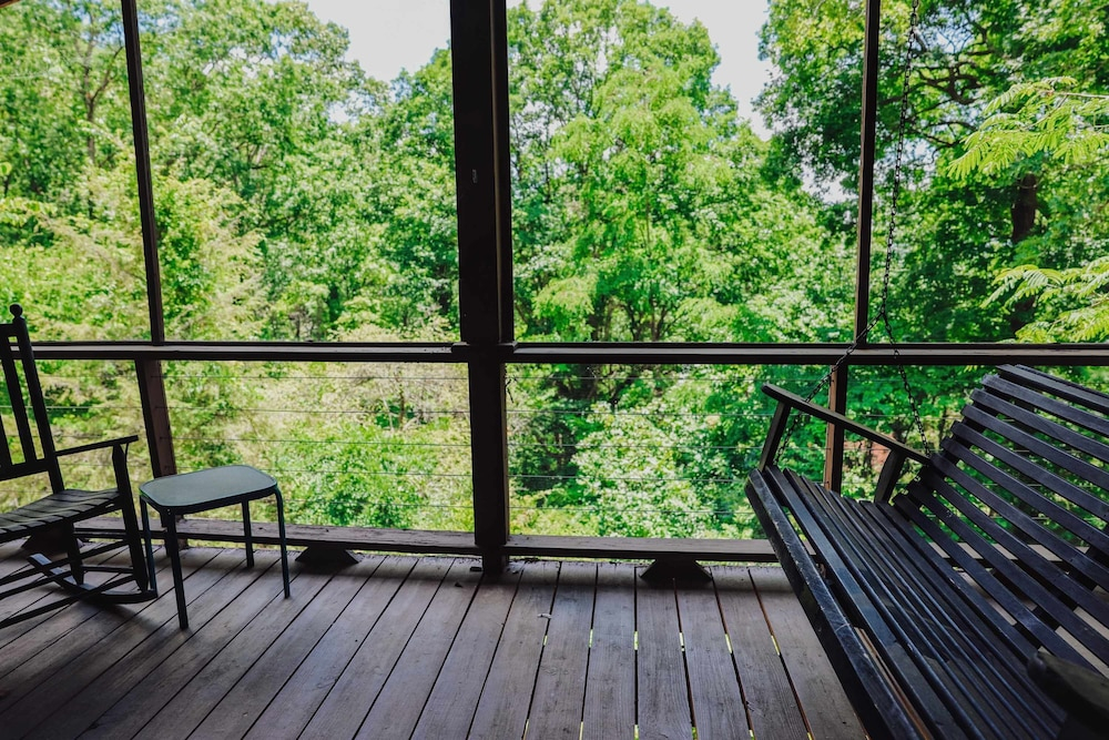 Spacious 6BR Compound w Fire Pit 15 Min to Town