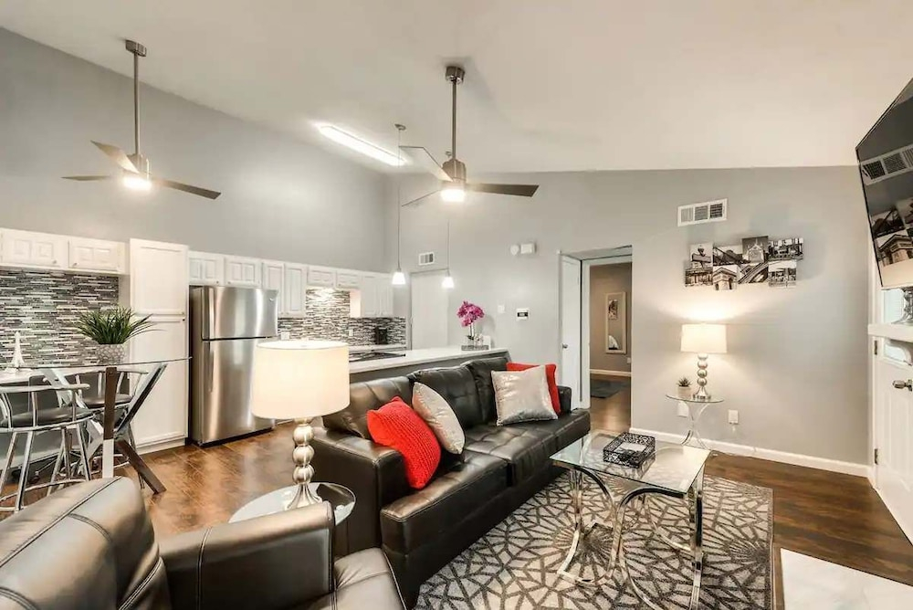 1BD Condo Pool South Irving I40