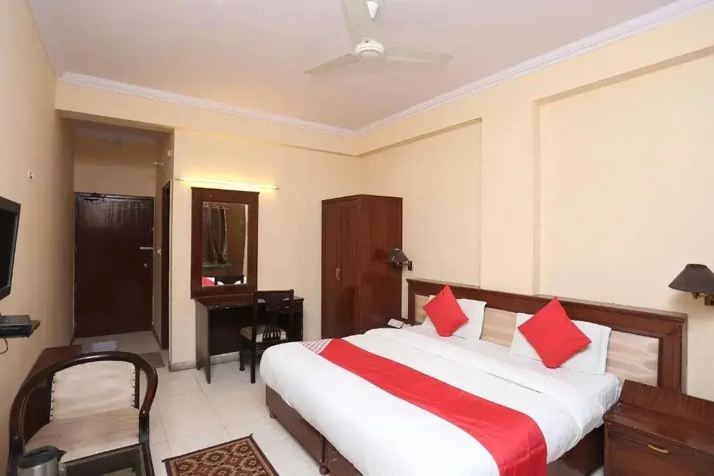 Hotel Nuova By OYO Rooms