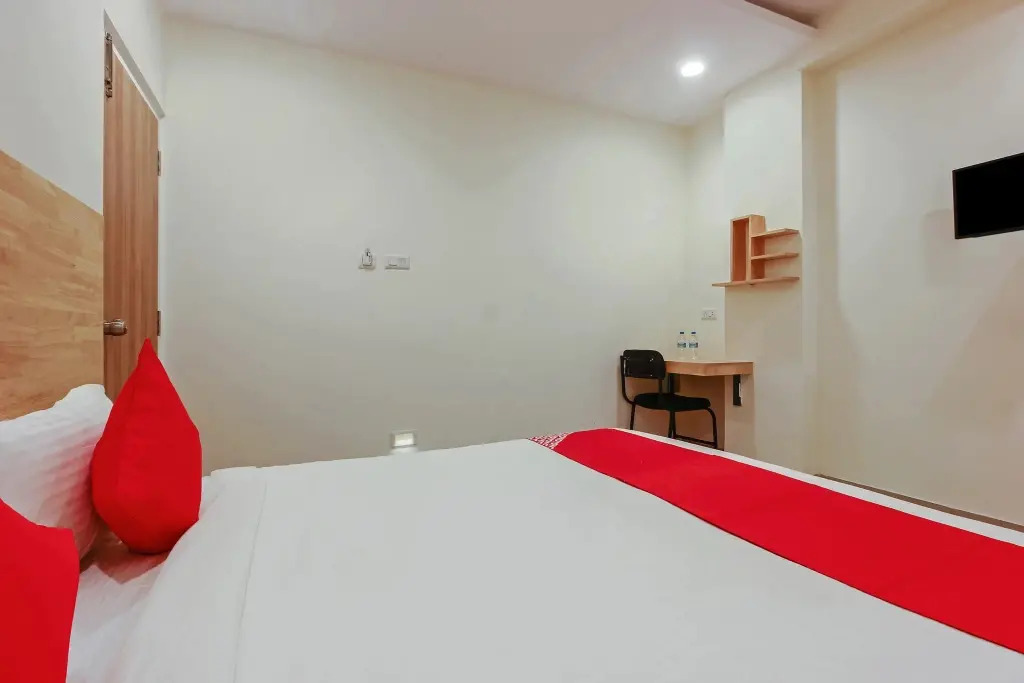 OYO Flagship 76687 Ramoji Kothapet