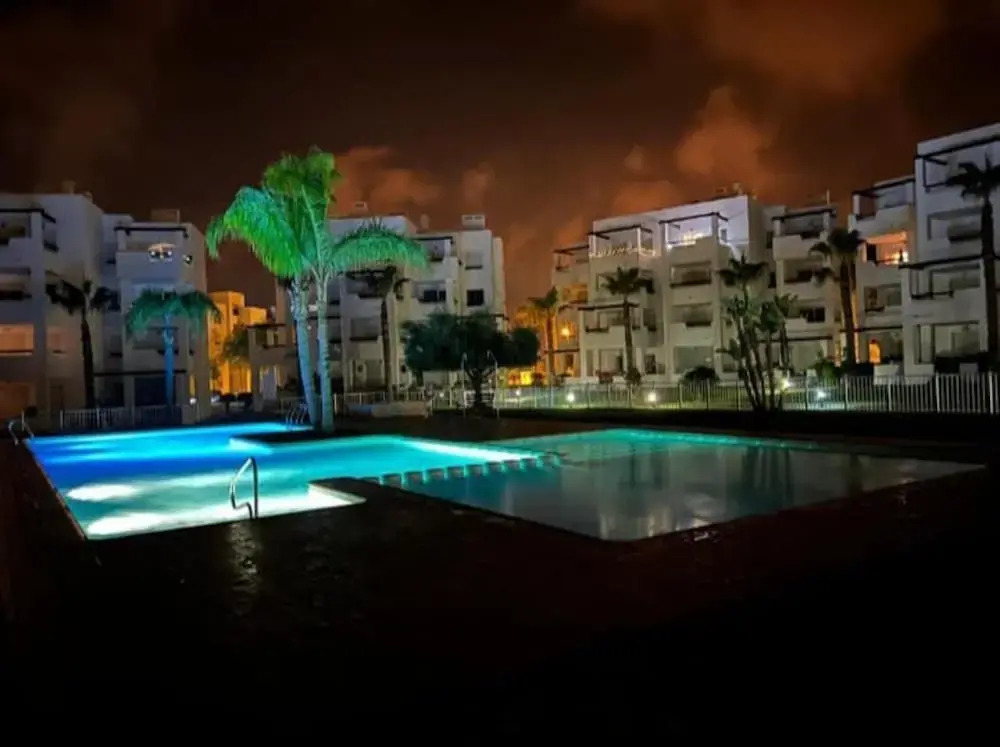 Stylish 2-bed Apartment Overlooking the Fairways