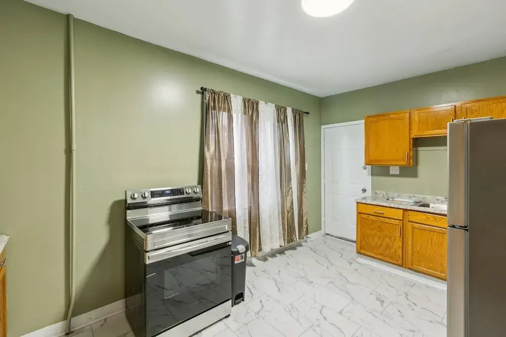 Cozy Upper Flat Minutes From Niagara Falls 3 Bedroom Apts