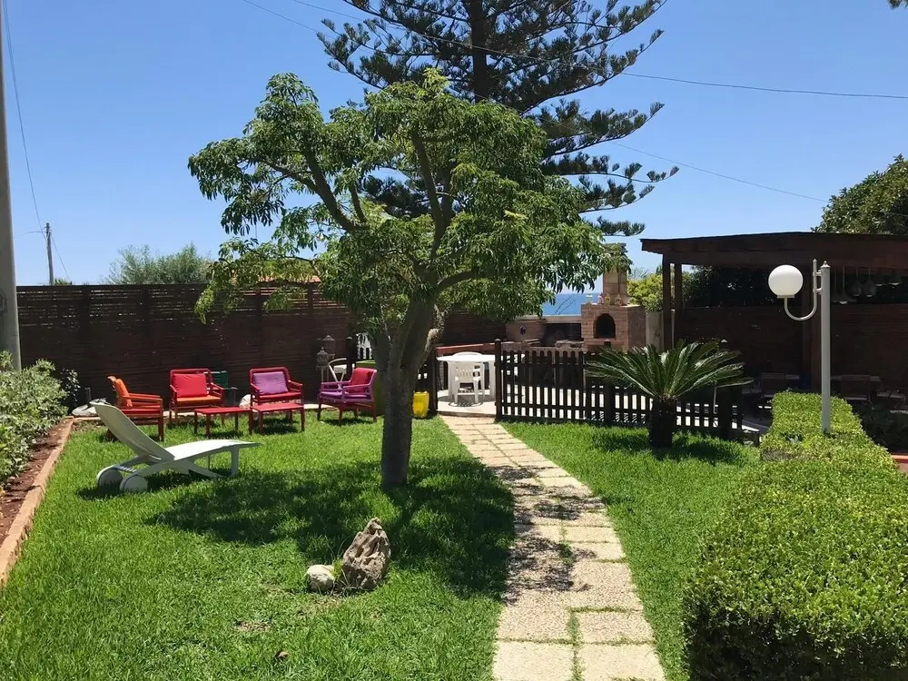 Apartment in Villa with Swimming Pool 20 Meters from the Sea
